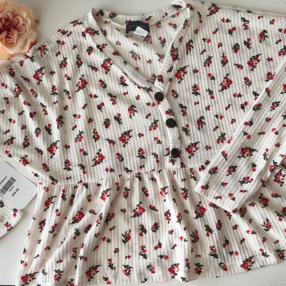 NWT Dress Up Hudson Gray Waffle Knit Floral Top